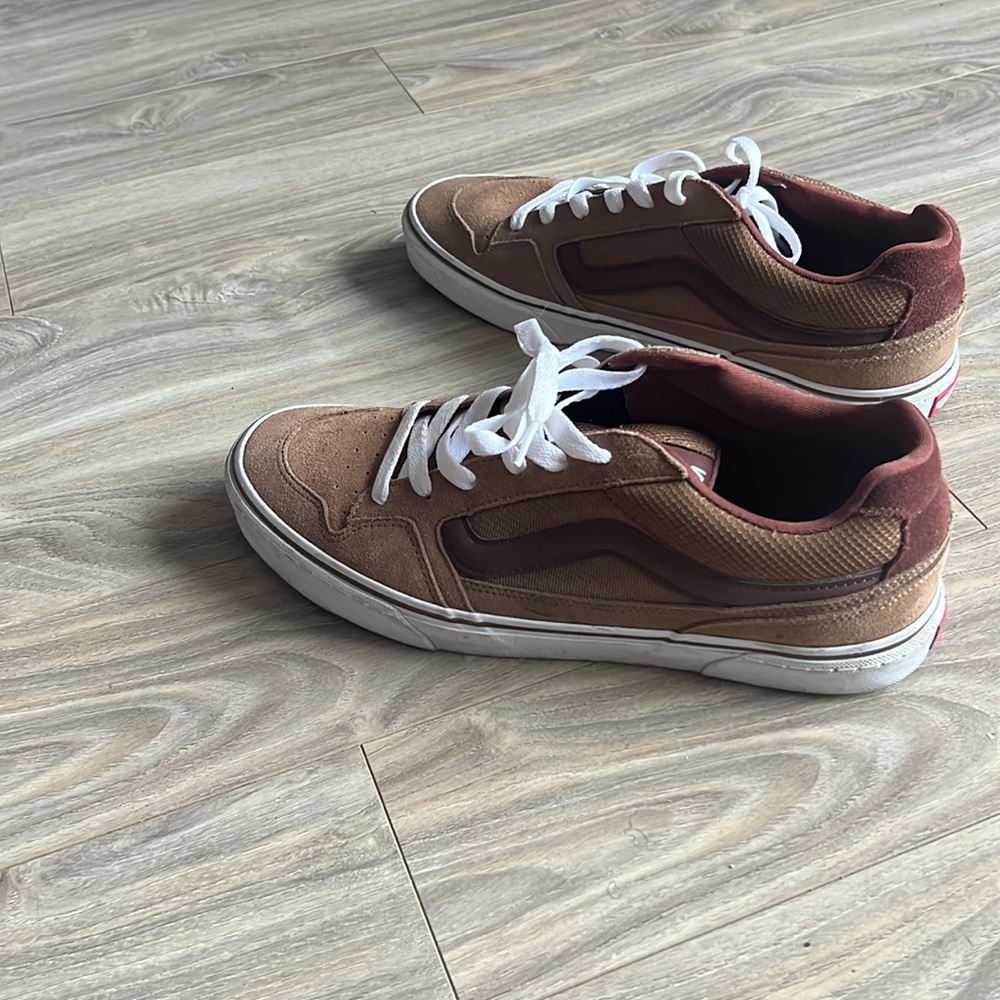 Vans - Picture 2 of 4